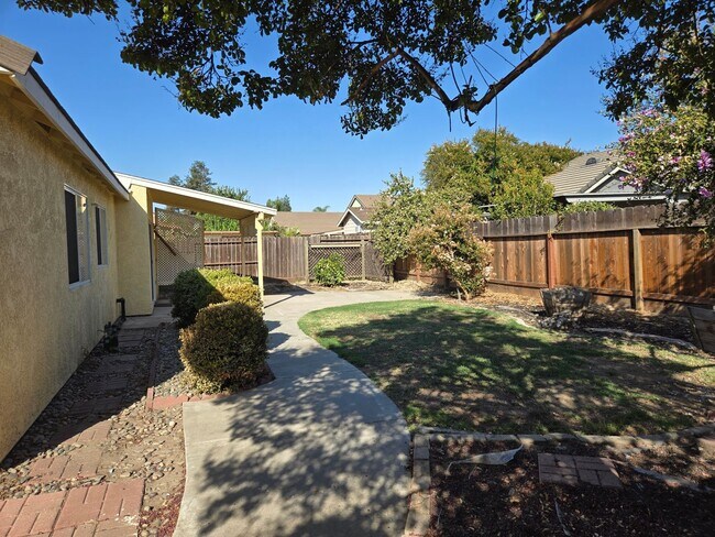 Building Photo - 369 Leffler Pl