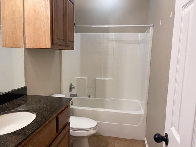 Building Photo - Updated Duplex - Yukon Schools - Close to ...