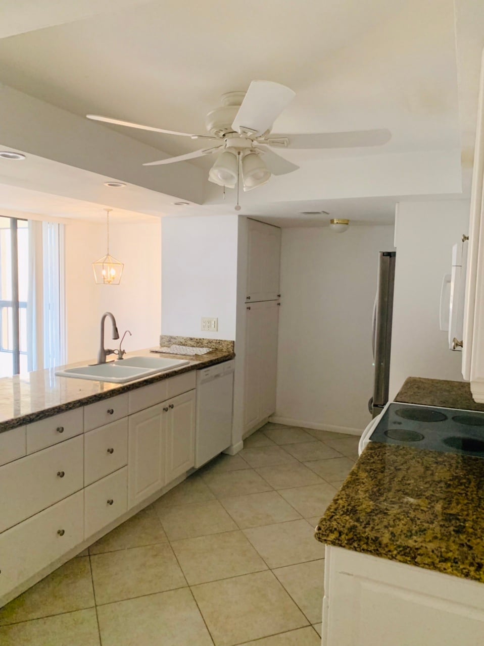 Open granite kitchen gabinets - 950 Egret Cir