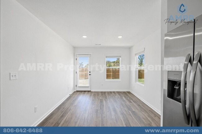 Building Photo - New Beginnings Start At AMRR: 4 bedroom in Apple Crossing!