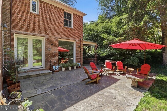 Building Photo - 3221 Coquelin Terrace