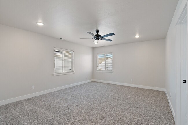 Building Photo - 4497 N Girasolo Ave