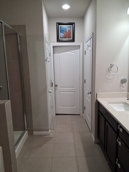 Building Photo - 6307 Southern Cross Dr