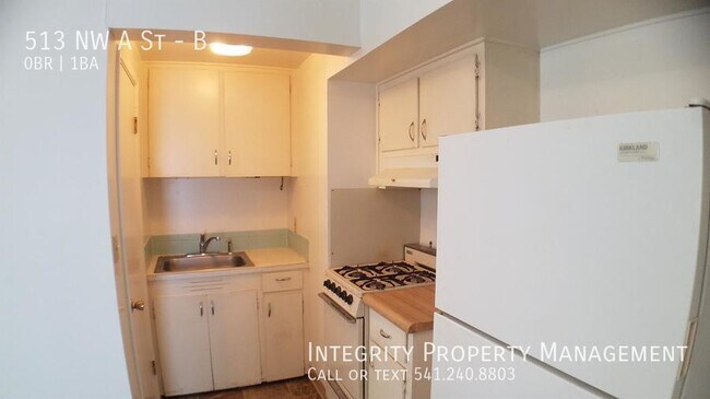 Building Photo - 513 NW A St