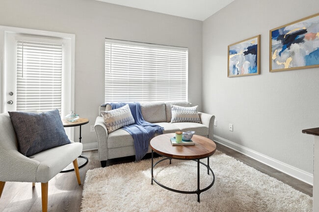 Building Photo - 24 Talon Ct