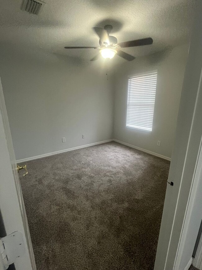 Building Photo - 1520 Retreat View Cir