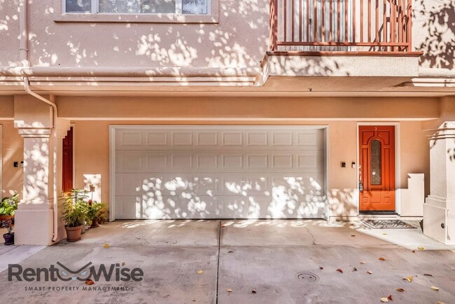 Building Photo - 734 Chestnut St