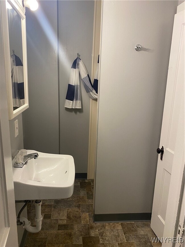 Building Photo - 461 High St