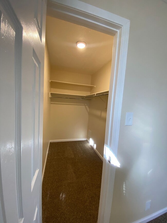 Floorplan - CRESTWOOD APARTMENTS