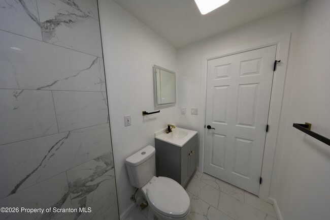 Building Photo - 318 W Main St