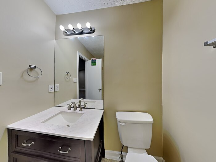 Building Photo - 2800 Alexandria Dr SW