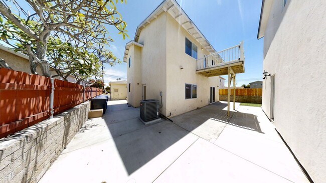 Building Photo - Huge 6BD/3BA on 63rd! (Lease out, pending ...