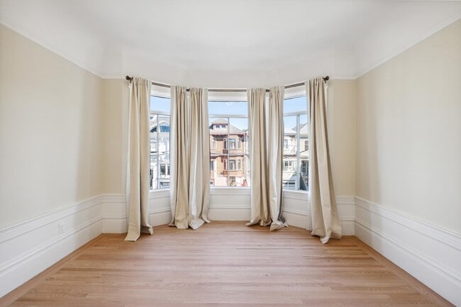 Building Photo - 123 10th Ave