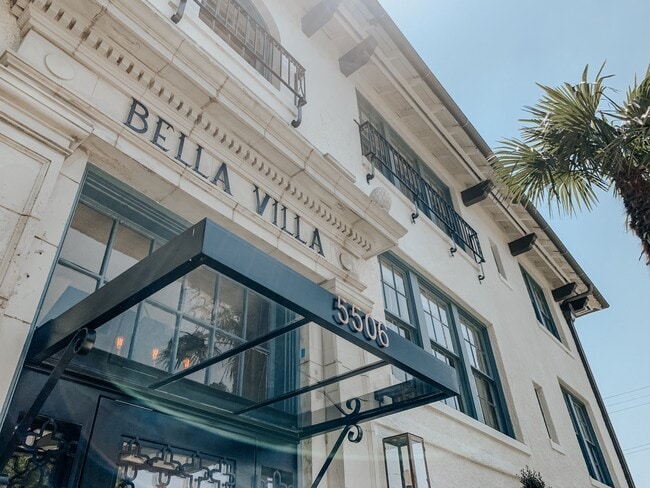 Building Photo - Bella Villa
