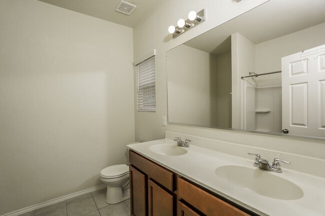 Building Photo - Perfect 3 bedroom ready to call home!
