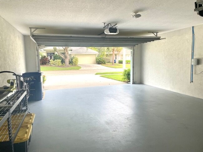 Building Photo - ANNUAL/FURNISHED HOME WITH LARGE LANAI - S...