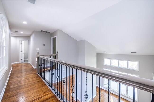 Building Photo - 2690 Camden Glen Ct