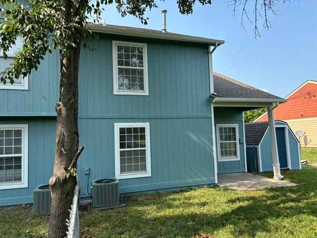 Building Photo - 1329 East 21st terrace