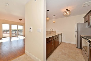 Building Photo - 115Bruen