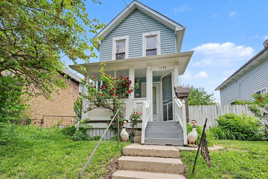 Building Photo - 1756 Bruck St