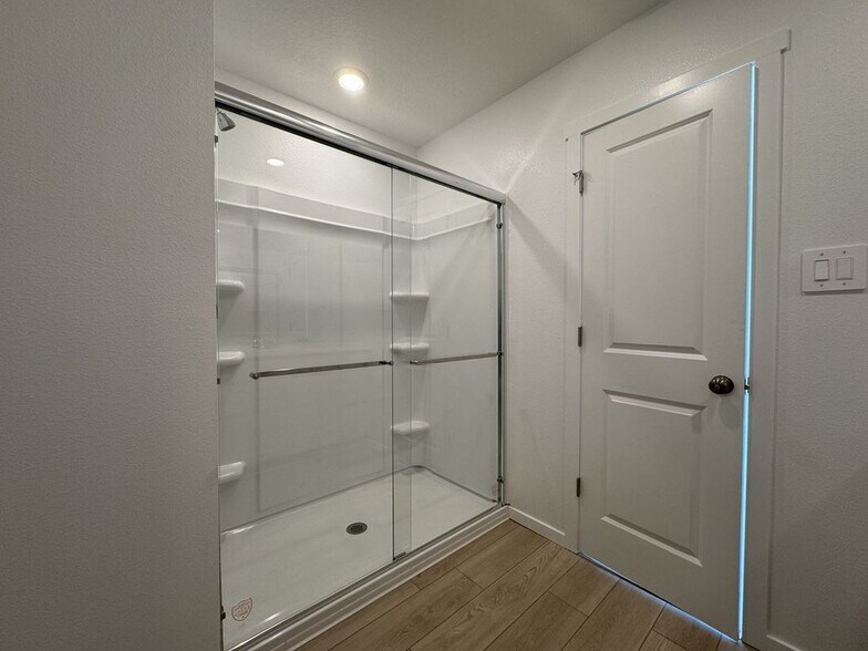 Building Photo - 830 Lynx St