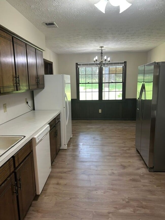 Building Photo - North Columbus 3 BR, 2BA, Great room and fenced yard