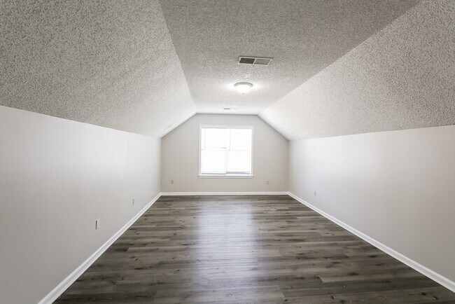 Building Photo - 10156 Phillips Dr