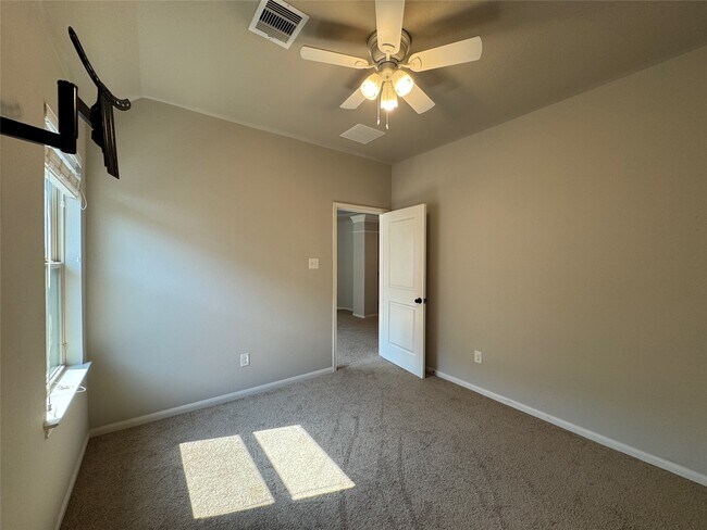 Building Photo - 30154 Southern Sky Dr