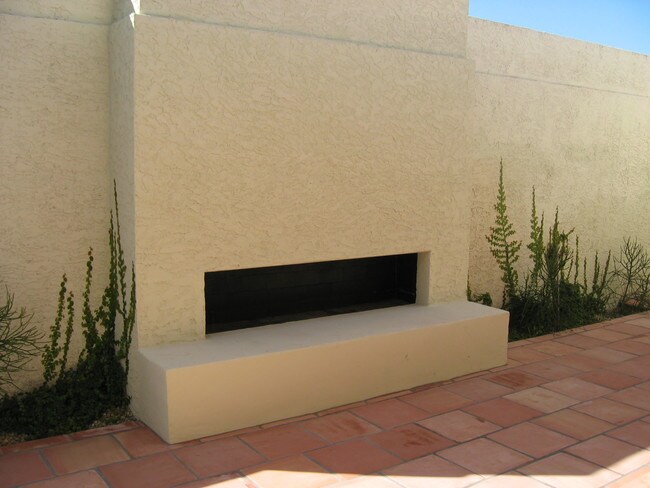 Building Photo - 4823 N 35th Pl