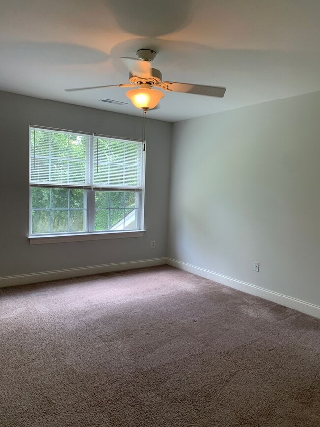 Building Photo - 2 Bedroom 1.5 Bath Townhome in Pleasant Gr...