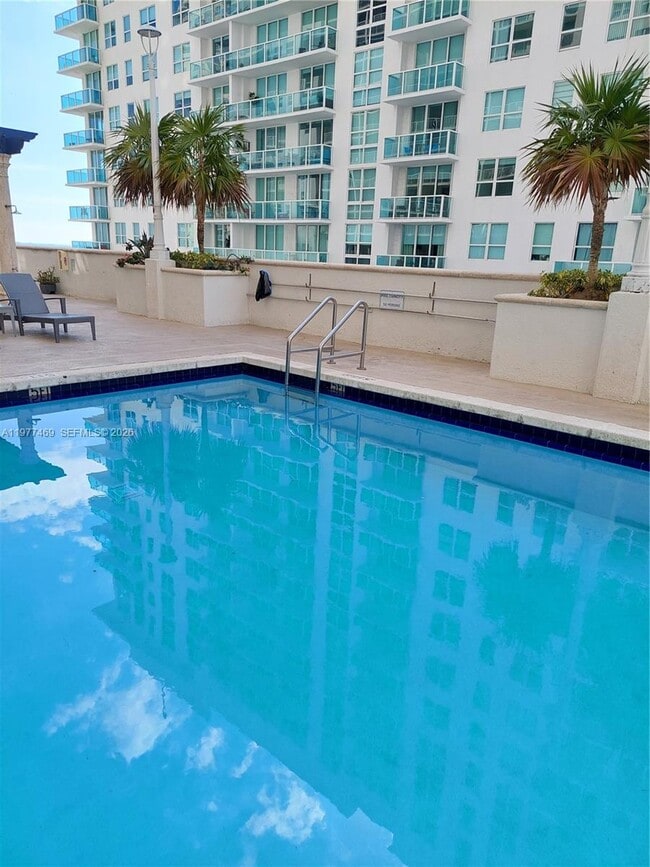 Building Photo - 1200 Brickell Bay Dr