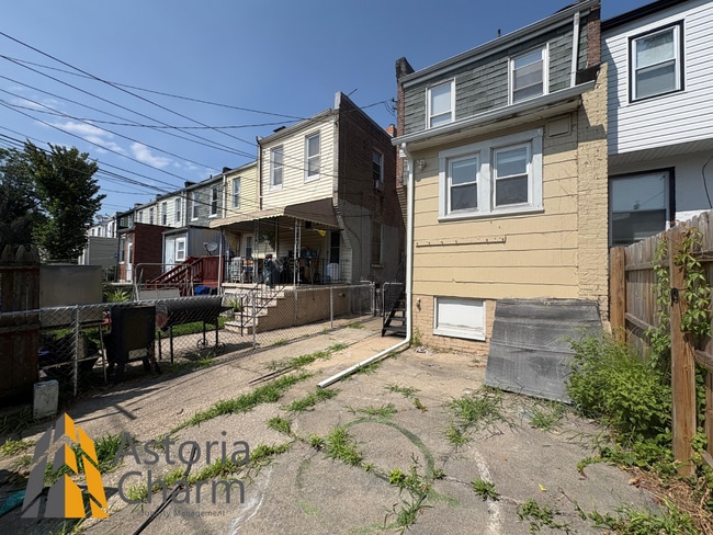 Building Photo - Charming 3-Bedroom with Natural Light, Har...