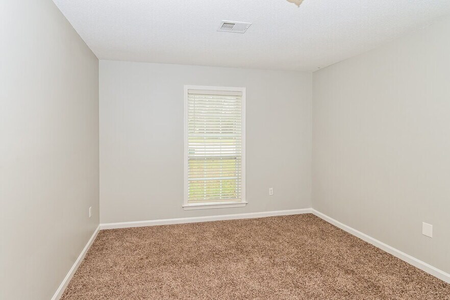 Building Photo - 252 Sandalwood Dr