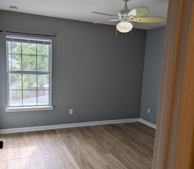 Building Photo - 133 Camden Cay Dr