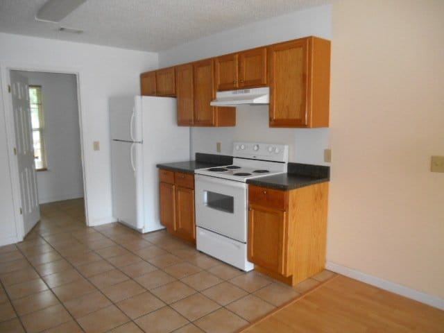 Building Photo - Duplex For Rent