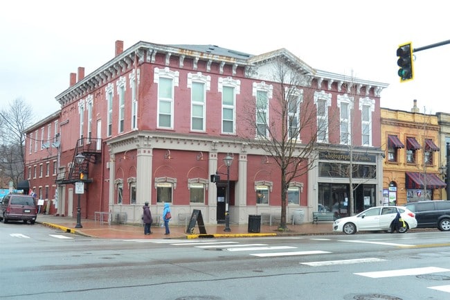 Building Photo - 690 3rd St