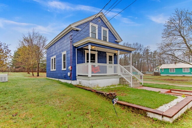 Building Photo - Spacious 3-Bed/1.5-Bath Home with Classic ...