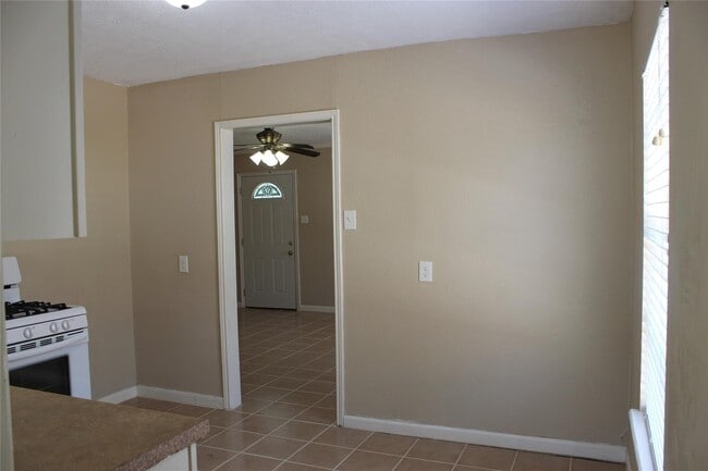 Building Photo - 7739 Greendowns St