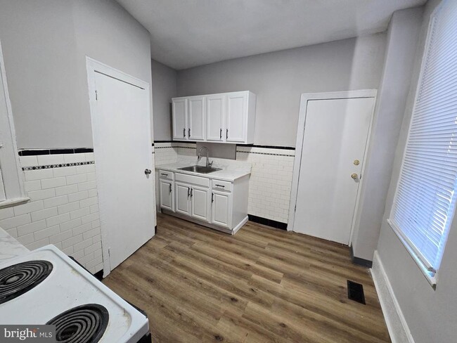 Building Photo - 5825 Ashland Ave