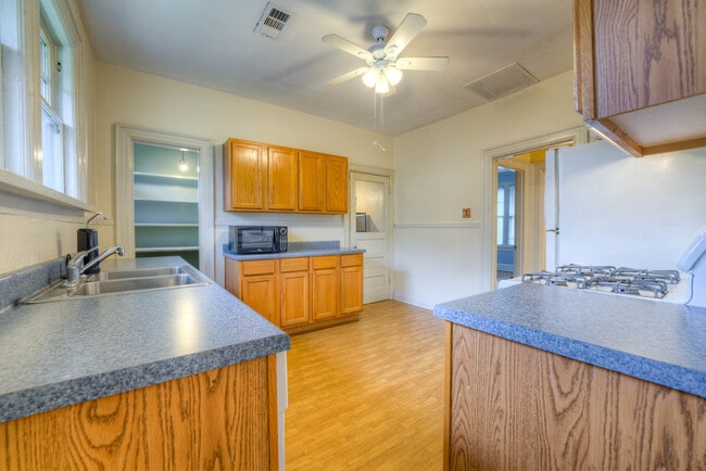 Building Photo - 296 N. Willett