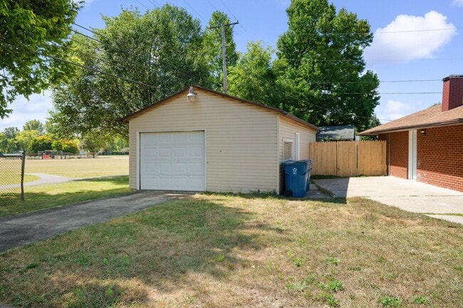 Building Photo - 4999 Packard Dr