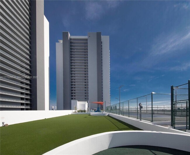 Building Photo - 16385 Biscayne Blvd
