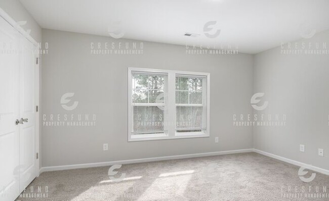 Building Photo - 2 Bedroom, 2 Bath - Like NEW and Available...