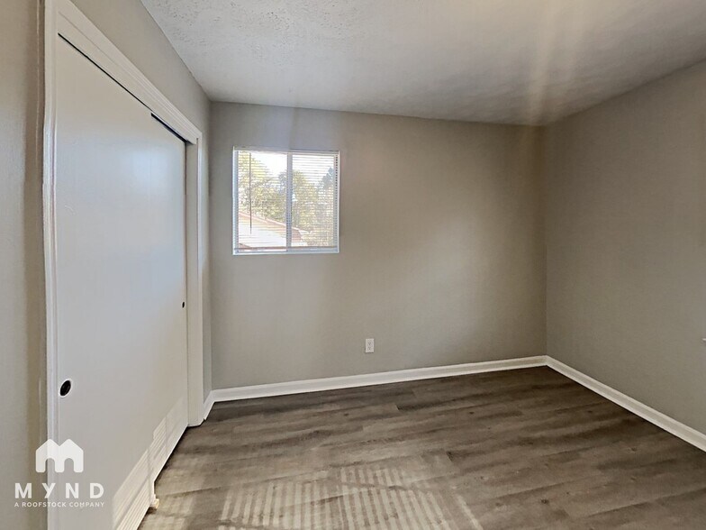 Building Photo - 6450 Ashdale Dr