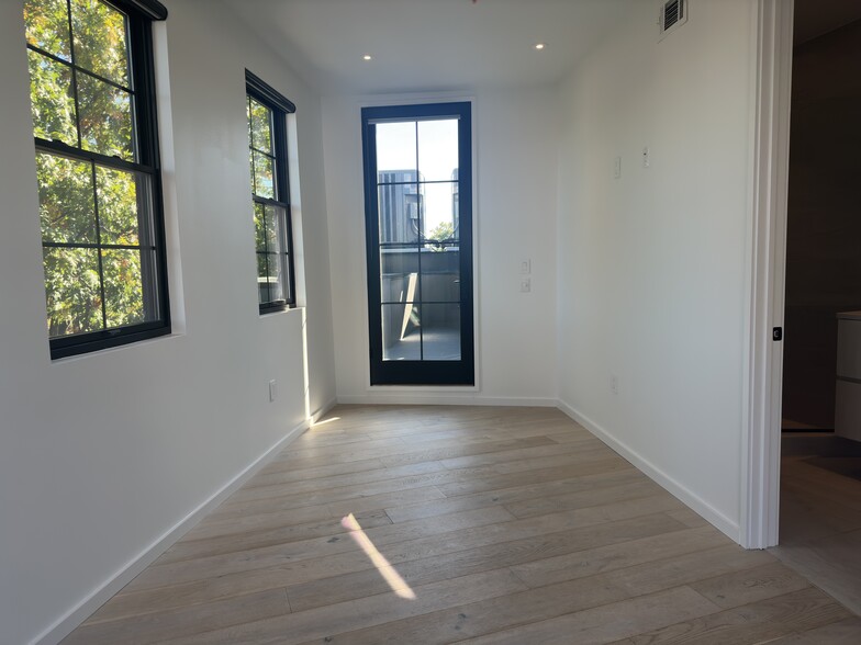 Building Photo - 1451 Maryland Ave NE