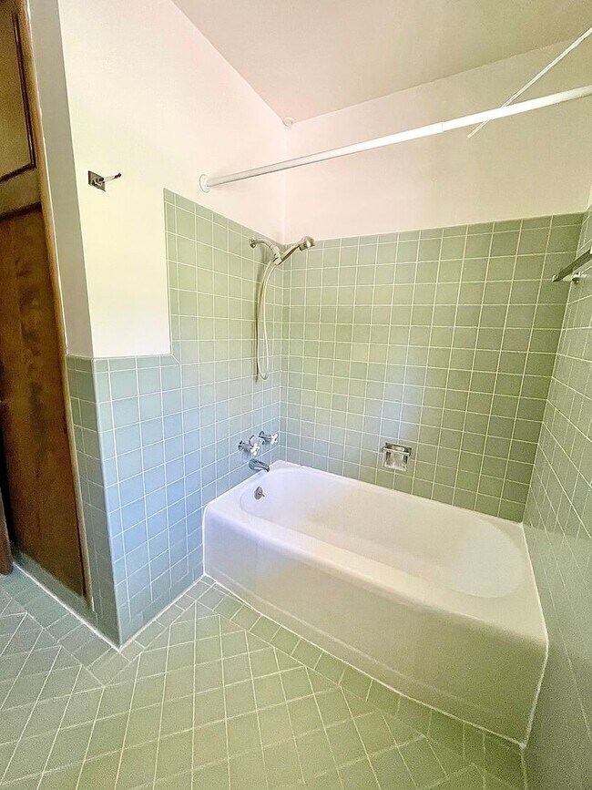 Building Photo - $3,900/month – Rare Country Feel on an Expansive Lot in One of Santa Rosa's Desirable Neighborhoods!