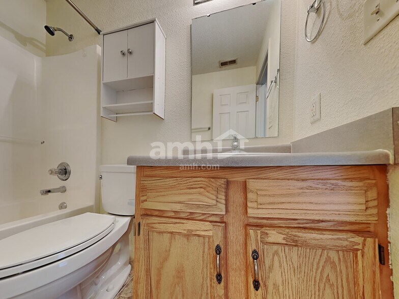 Building Photo - 8110 Red Barn Ct