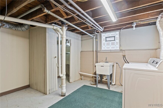 Building Photo - 365 W Utica St