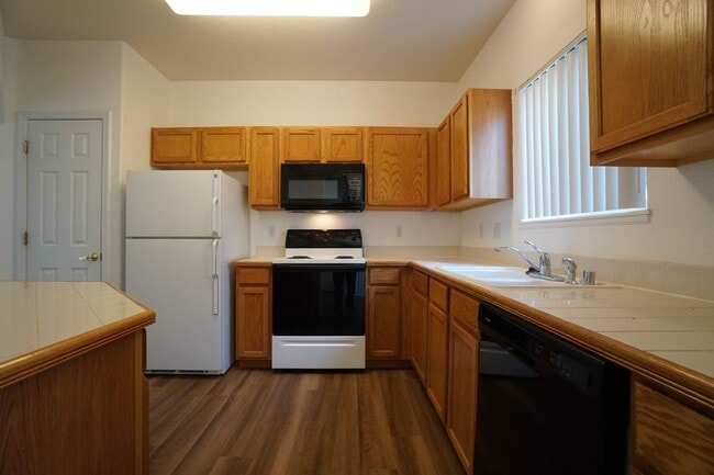 Building Photo - 3770 Strawberry Field Grove