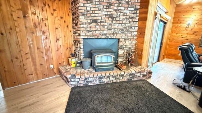 Building Photo - 54061 Linger Ln